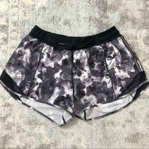 Lululemon Hotty Hot Shorts 4” Obscurred Dusty 6